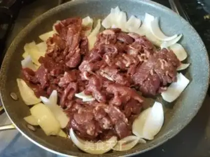 Make The onions are making lamb step 4