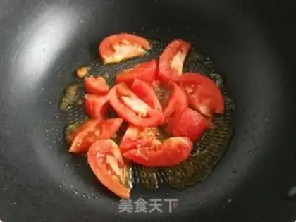 Make Tomato egg-skin soup step 2