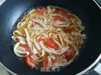 Make Tomato egg-skin soup step 3