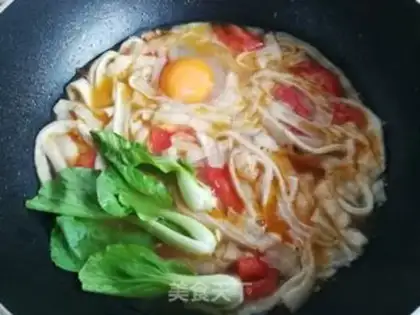 Make Tomato egg-skin soup step 4