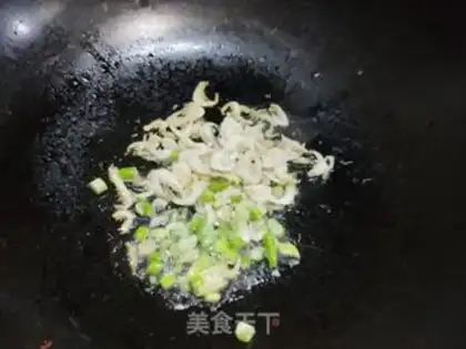 Make Western red soup step 1