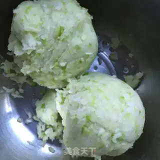 Make Fresh radish soup dumplings step 3