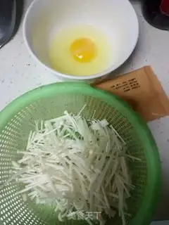 Make Gold pins and eggs soup step 0