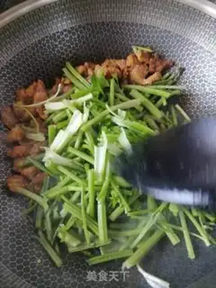 Make Celery fried meat step 2