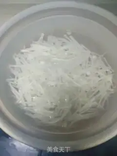 Make Gold pins and eggs soup step 2