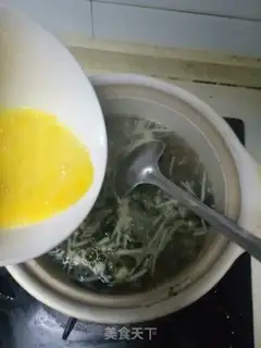 Make Gold pins and eggs soup step 5