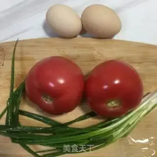 Make Onion eggs fried tomatoes step 0