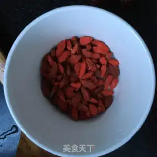 Make Little apple water step 0