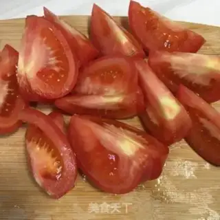 Make Onion eggs fried tomatoes step 1
