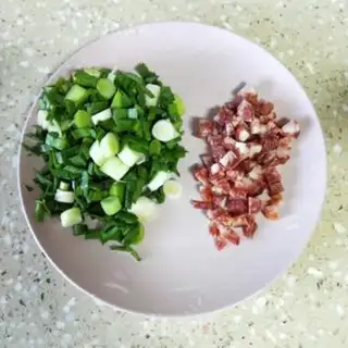 Make Garlic sausage fried rice step 1
