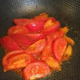 Make Onion eggs fried tomatoes step 5