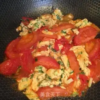 Make Onion eggs fried tomatoes step 6
