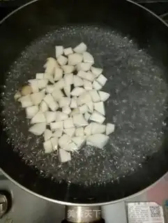 Make Apricot egg fried rice step 1
