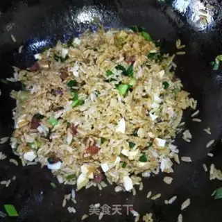 Make Garlic sausage fried rice step 12