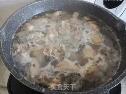 Make Frozen chickens with mushroom potatoes step 1