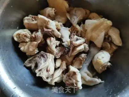 Make Frozen chickens with mushroom potatoes step 2