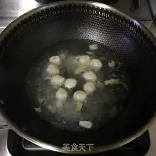 Make Oscillated fishball soup step 2