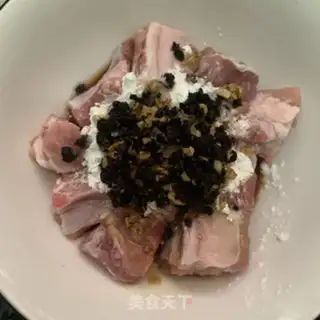 Make Black bean drum evaporated ribs step 3