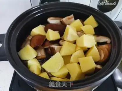 Make Frozen chickens with mushroom potatoes step 11