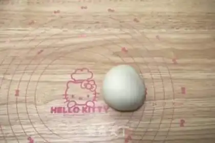 Make Bronze snails, double-coloured knife to cut the buns step 5