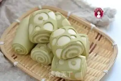 Make Bronze snails, double-coloured knife to cut the buns step 20