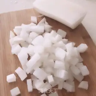 Make A white radish honey water step 1