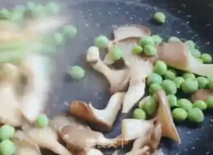 Make Pumpkin ham soup step 1