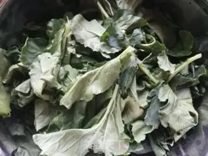 Make Vacated radish leaves step 1