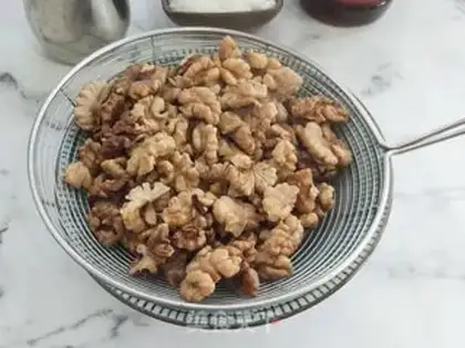 Make Amber walnuts step 0