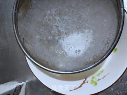 Make Cinnamon milk steamed eggs step 3