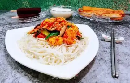 Make Spoon cucumber tomato egg noodles step 10