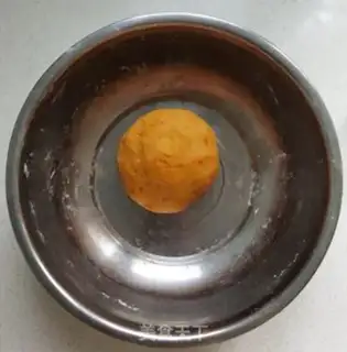 Make Red potato sesame cake step 7
