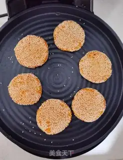 Make Red potato sesame cake step 12