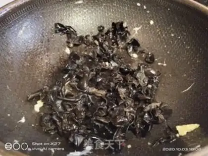 Make Onion fried eggs step 2