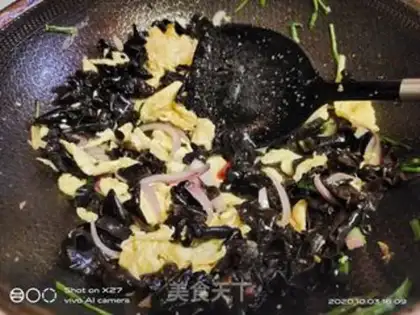 Make Onion fried eggs step 4