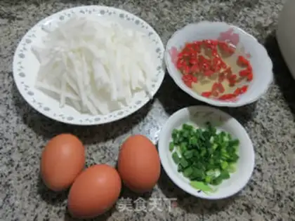 Make Fried egg radish soup step 0