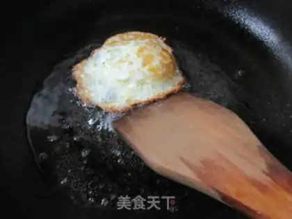 Make Fried egg radish soup step 1