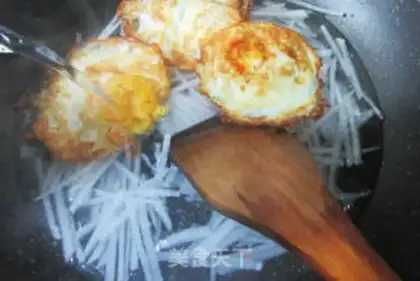 Make Fried egg radish soup step 3