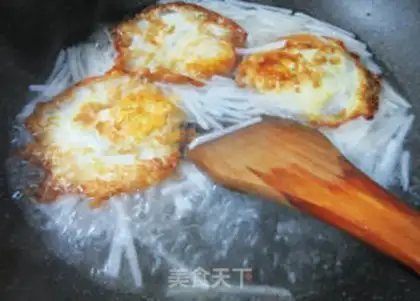 Make Fried egg radish soup step 4