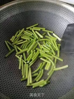 Make Garlic fried fragrance step 1