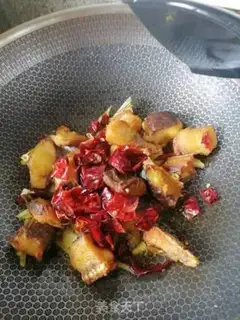 Make Garlic seed burning fish step 6