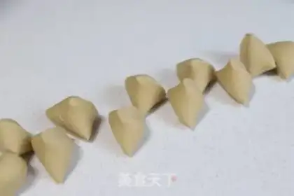 Make Whole wheat sugar triangle step 3