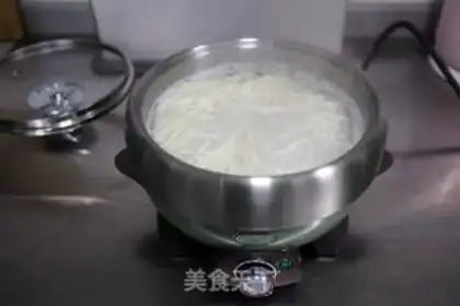 Make Fried omelet noodles step 2
