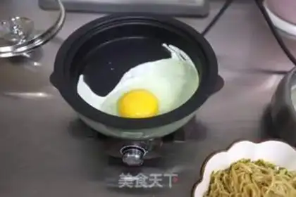 Make Fried omelet noodles step 8