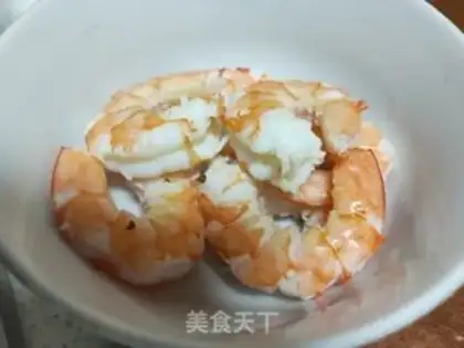 Make Shrimp-fresh noodles step 1