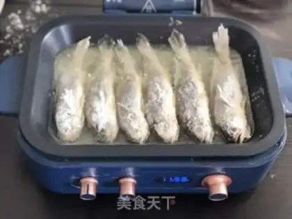 Make Fry the yellow fish step 4