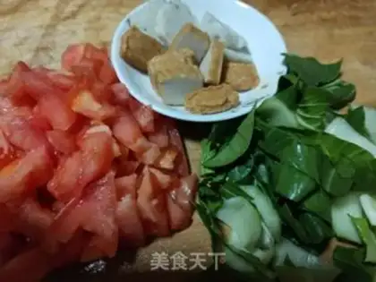 Make Tomato noodle soup step 1