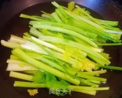 Make Spicy celery step 1
