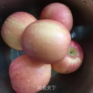 Make Apple pomegranate juice step 1