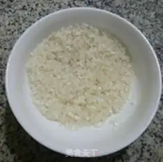 Make Chestnut pelvis rice congee step 0